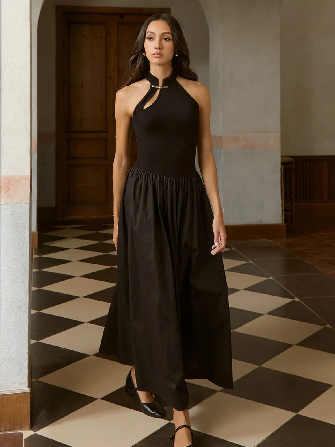 Asymmetric Pockets Cold Shoulder Pleated Long Dress