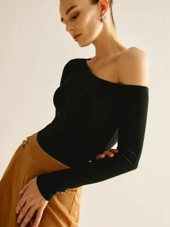 Asymmetrical Cold Shoulder Jersey T-Shirt