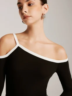 Asymmetrical Contrast Strap Slim Top