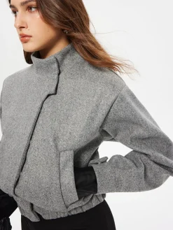 Button Clasp Short Blazer