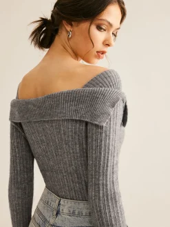 Cold Shoulder Ribbed Slim Sweater