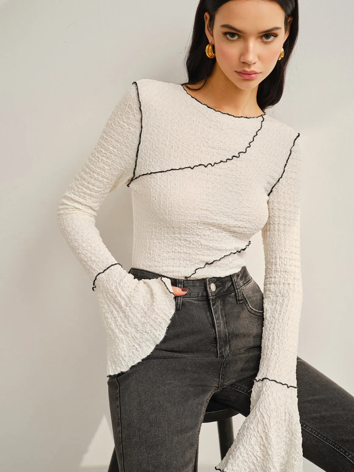 Contrast Piping Bell Sleeve T-Shirt