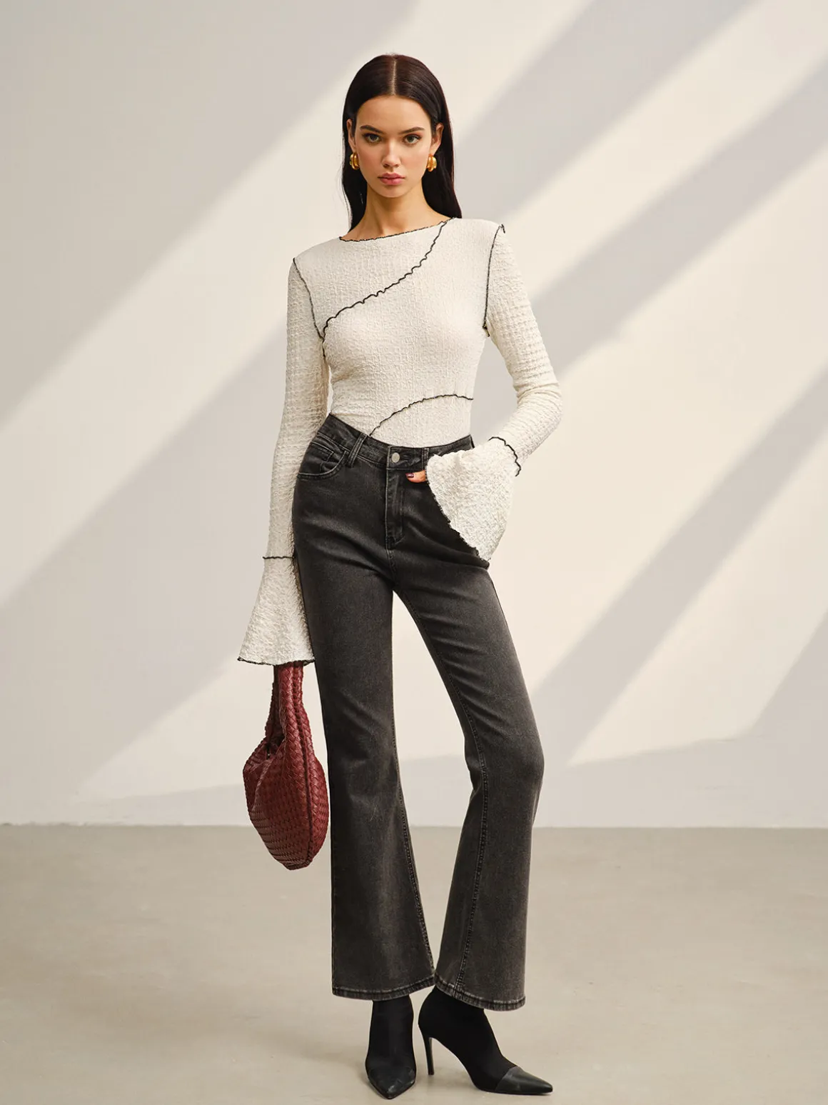 Contrast Piping Bell Sleeve T-Shirt