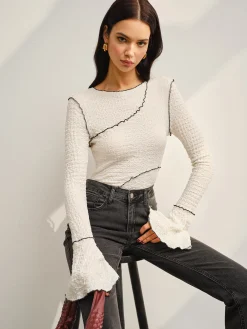 Contrast Piping Bell Sleeve T-Shirt