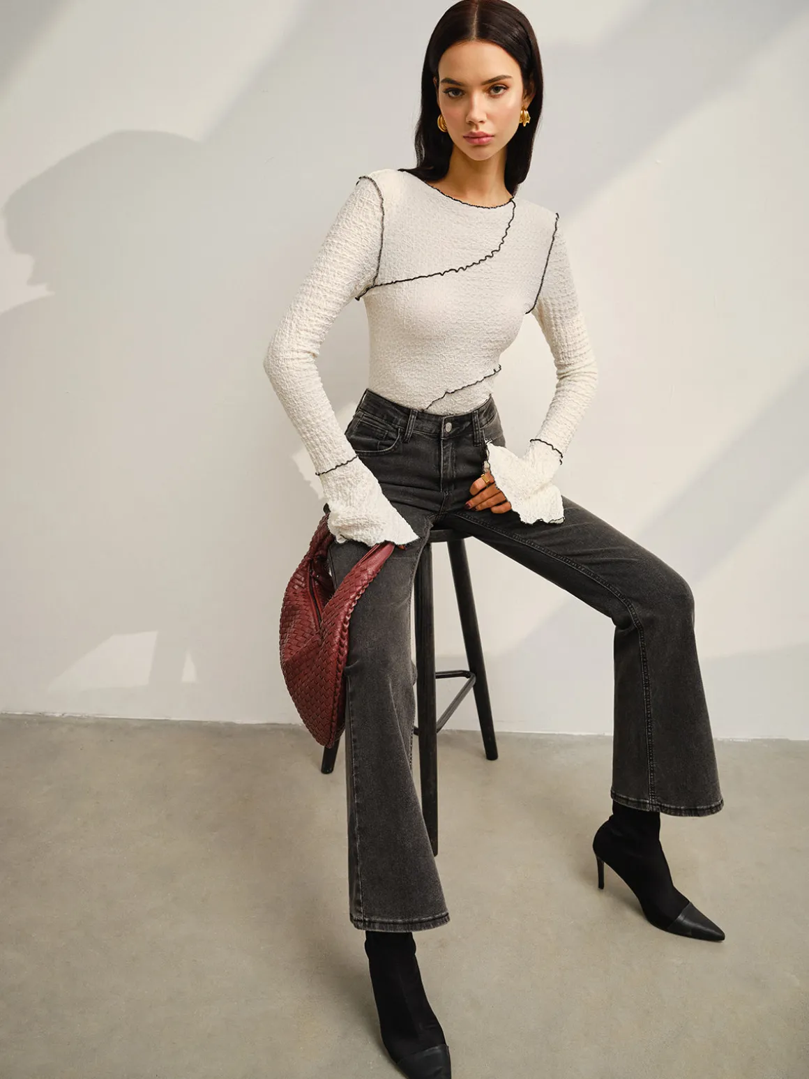 Contrast Piping Bell Sleeve T-Shirt