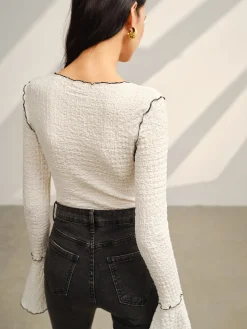 Contrast Piping Bell Sleeve T-Shirt