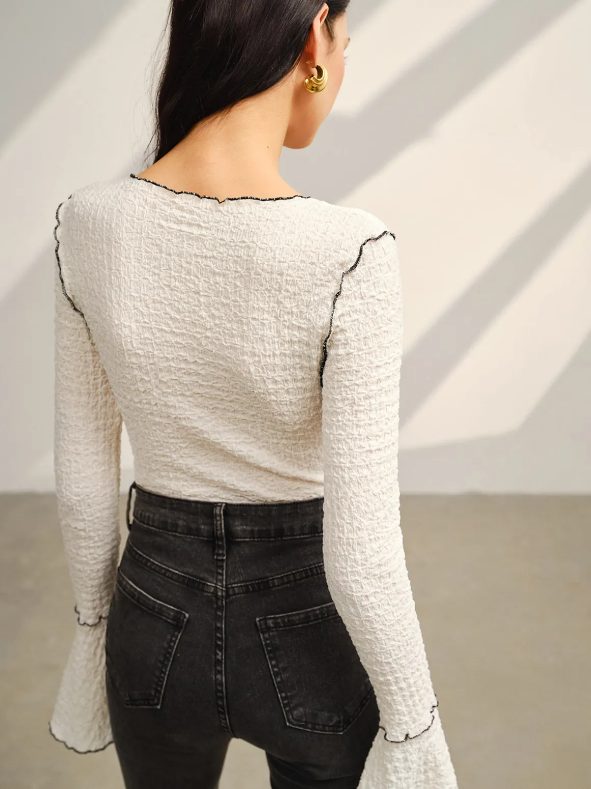 Contrast Piping Bell Sleeve T-Shirt