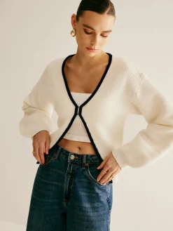 Contrast Trim Clasp Knit Outwear