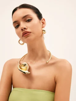 Exaggerated Lotus Leaf Design Necklace