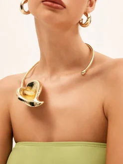 Exaggerated Lotus Leaf Design Necklace