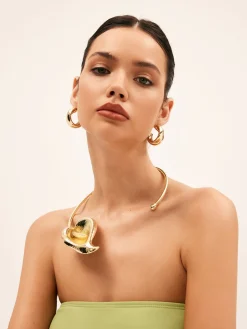 Exaggerated Lotus Leaf Design Necklace