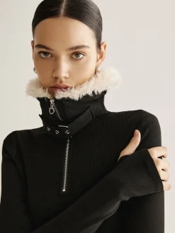 Fuzzy Collar Belt-Design Zipper Blouse
