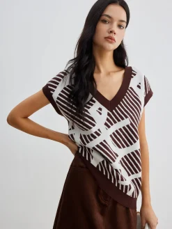 Geometric Contrast Striped Sweater Vest