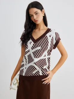 Geometric Contrast Striped Sweater Vest