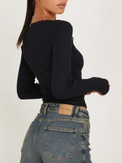 Lace Trim Long Sleeve Crop Top