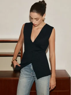 Leisure Button Slim Sweater Vest