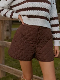 Mid-Waist Quilted Pockets Shorts