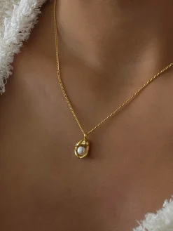 Minimalist Baroque Pearl Pendant Necklace