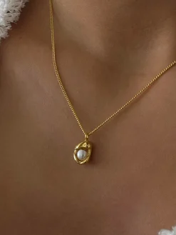 Minimalist Baroque Pearl Pendant Necklace