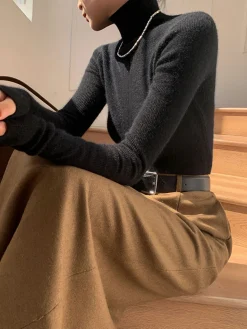 Minimalist Turtleneck Skinny Sweater
