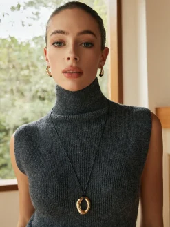Minimalist Turtleneck Sleeveless Skirt Set