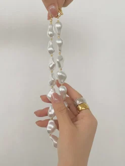 Pearl Effect Resin Necklace