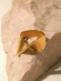 Ripple Twist Ring