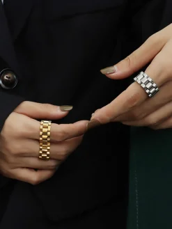 Secret Holds Ring