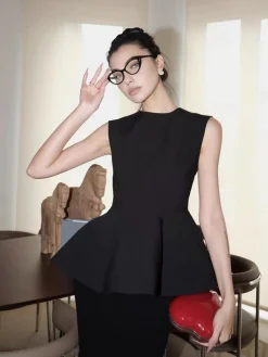 Sleeveless Piping Slim Blouse