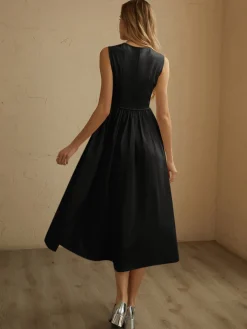 Sleeveless Pockets Pleated Midi Dress
