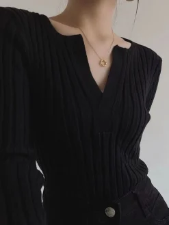 Solid Textured V-neck Knit Top