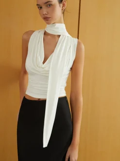 Solid Twist Front Sleeveless Blouse