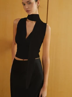Solid Twist Front Sleeveless Blouse