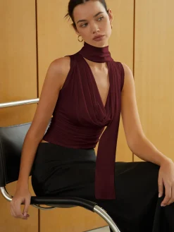 Solid Twist Front Sleeveless Blouse