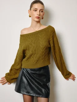 Straight Neck Short Cable Knit Top