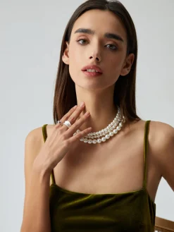 Treble Layers Pearl Necklace