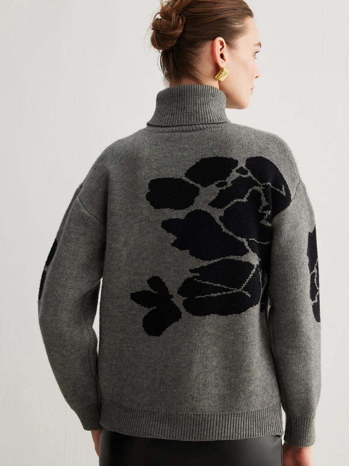 Turtleneck Color Block Shift Sweater