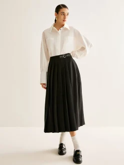 Versatile Buckle-Belt Pleated Skirt