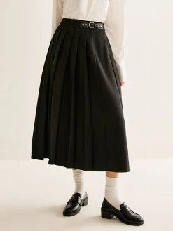 Versatile Buckle-Belt Pleated Skirt