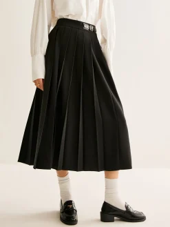 Versatile Buckle-Belt Pleated Skirt