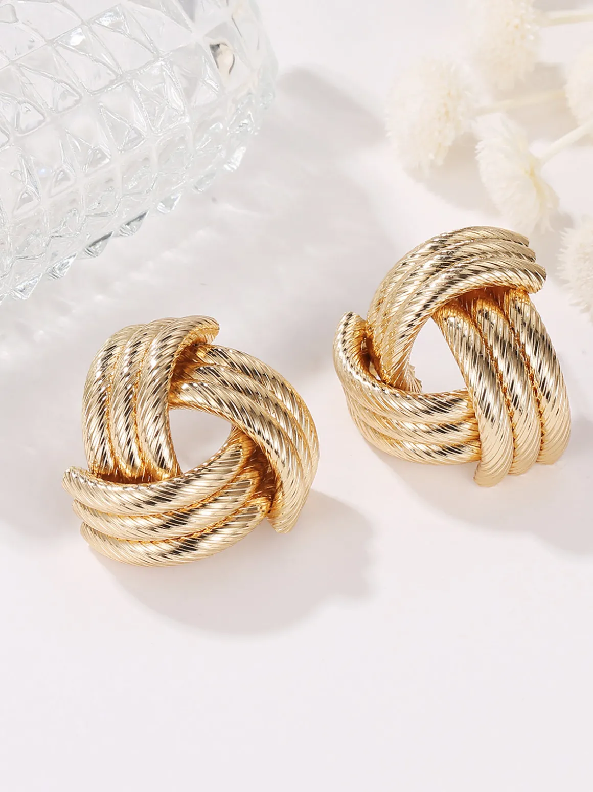 Vintage knotted Earnings
