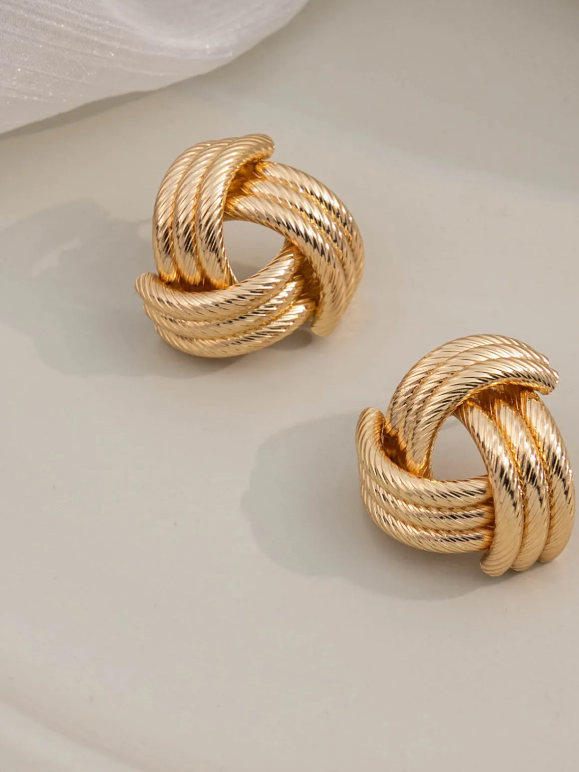 Vintage knotted Earnings