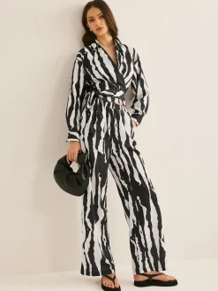 V-Neck Zebra Printed Pants Set