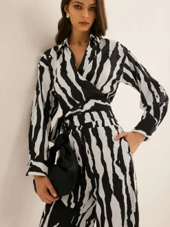 V-Neck Zebra Printed Pants Set