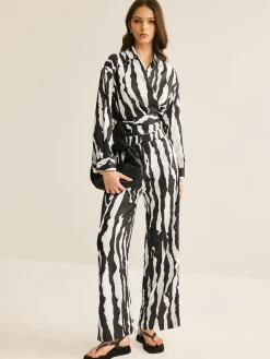 V-Neck Zebra Printed Pants Set